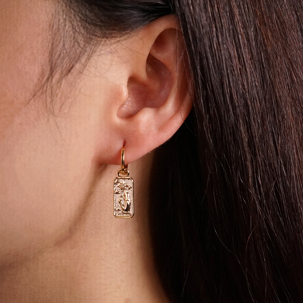 Touching the Star Plated Earrings